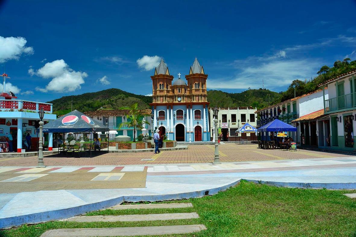 Hotel Campestre Alto Lindo En Guatapé Εξωτερικό φωτογραφία